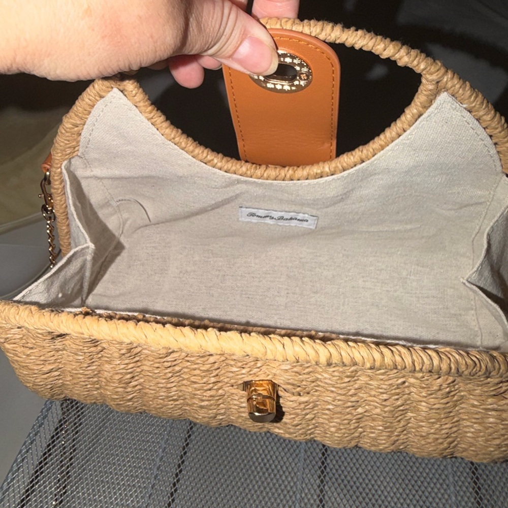 Tommy Bahama Woven Straw Crossbody Bag in Tan with Gold Chain - Picture 3 of 5